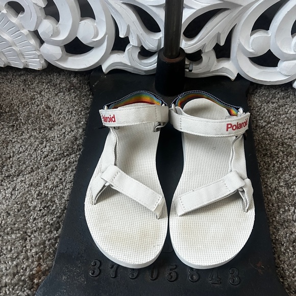 Teva | Polaroid White Strap Sandals size 9 - Picture 1 of 4